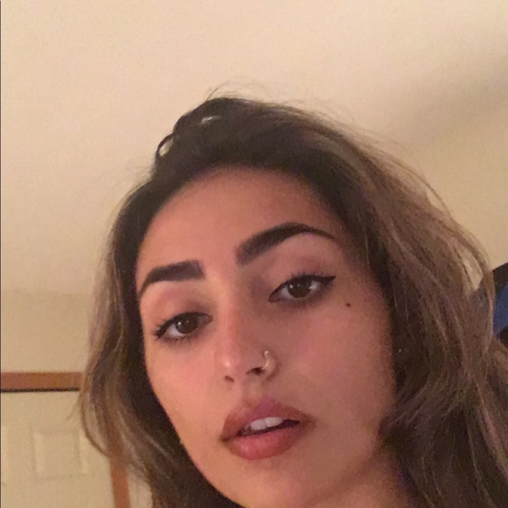 Meet your Posher, Rayna